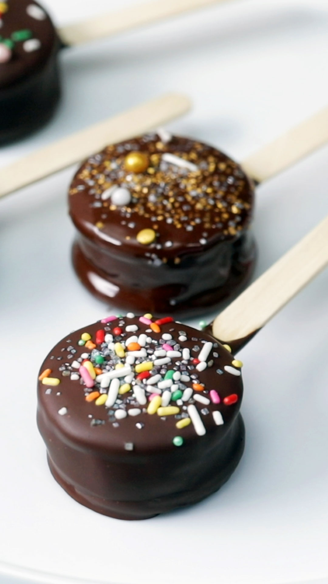 Marbled Cheesecake Cookie Pops